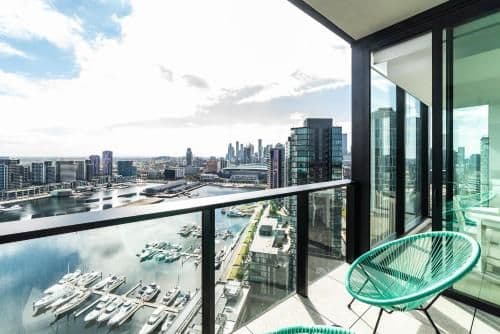 Sky High Two-Bedroom Two Bathroom Apartment with Harbour Views