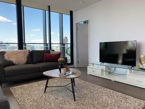Sky High Three-Bedroom Two Bathroom Apartment with Dual Harbour Views