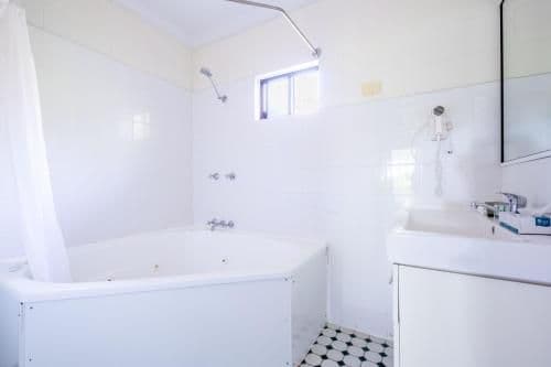 Queen Room with Spa Bath