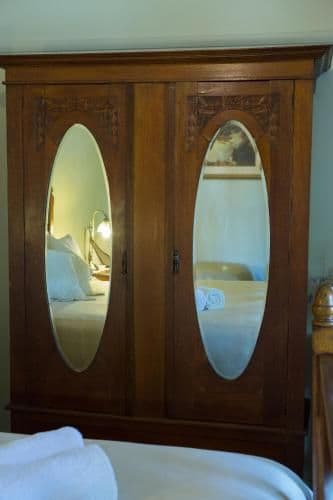Deluxe Queen Suite