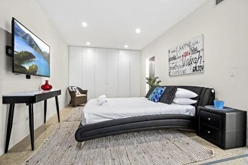 Five-Bedroom Villa
