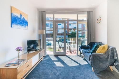 Classic Queen One-Bedroom Apartment