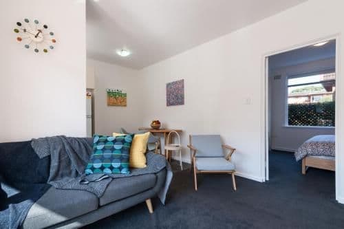 Classic Queen One-Bedroom Apartment