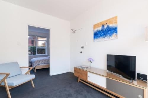 Classic Queen One-Bedroom Apartment