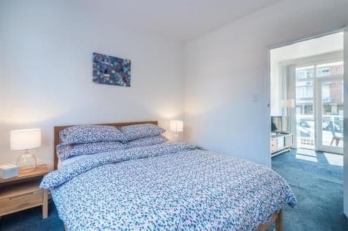 Classic Queen One-Bedroom Apartment