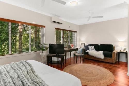 Apartment with Pool View 