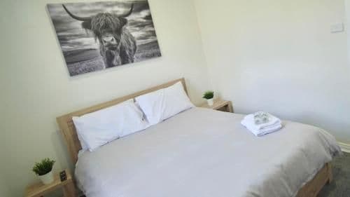 Queen Room with Shared Bathroom