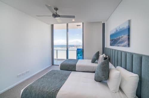 Three-Bedroom Apartment - Free Parking