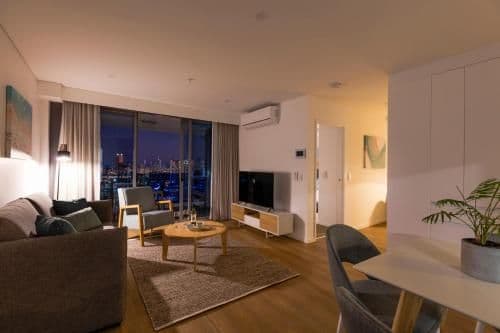 One-Bedroom Apartment - FREE Parking