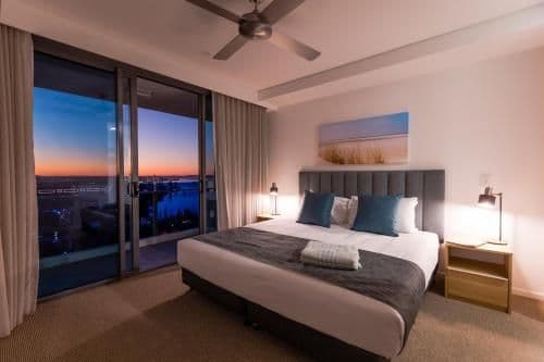 Two-Bedroom Apartment - FREE Parking