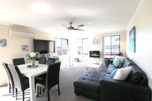 Apartment with Lake View