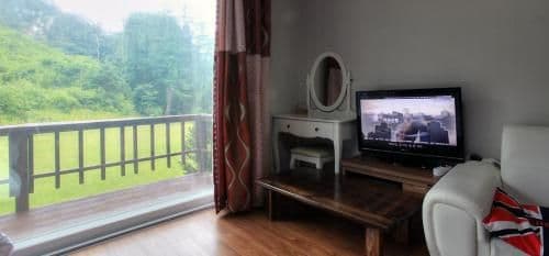 Standard Twin Room with Mountain View