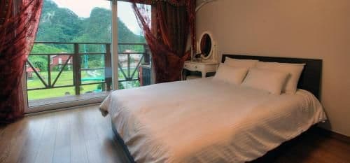 Suite with Mountain View