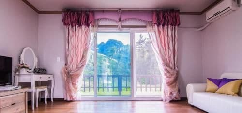 Standard Twin Room with Mountain View