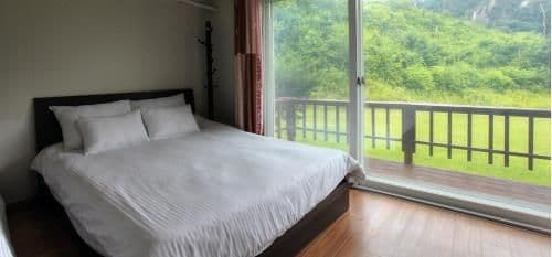 Standard Twin Room with Mountain View