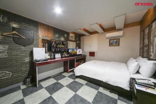 Large Double Room