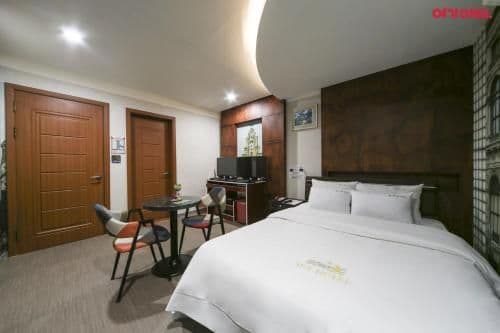 Large Double Room