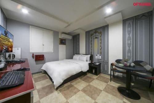 Large Double Room