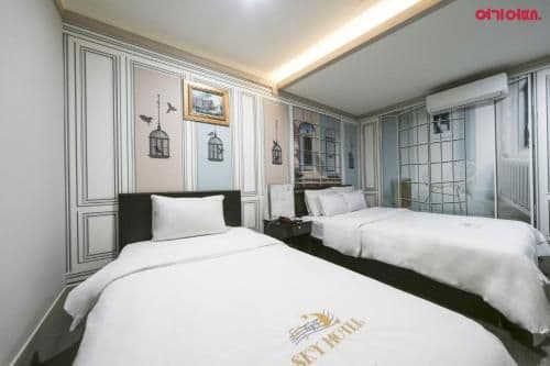 Large Double Room