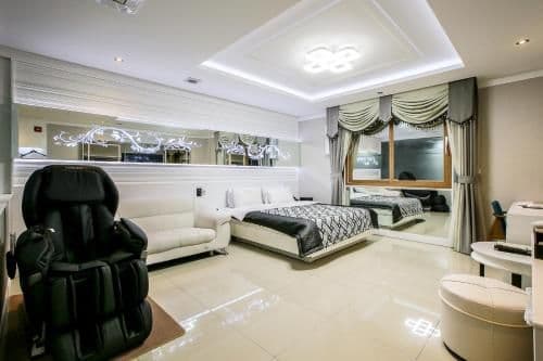 Two-Bedroom Suite