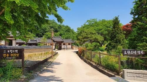 Tohyang Traditional House
