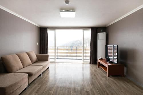 Staycation - Deluxe Twin Room - BBQ set B for 6