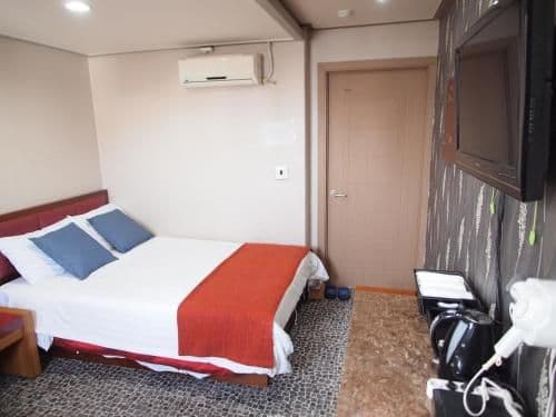 Quadruple Room with Private Bathroom