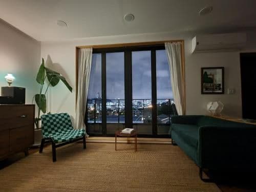 Apartment with Mountain View