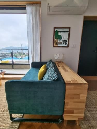 Apartment with Mountain View