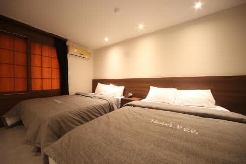 Deluxe Queen Room with Two Queen Beds
