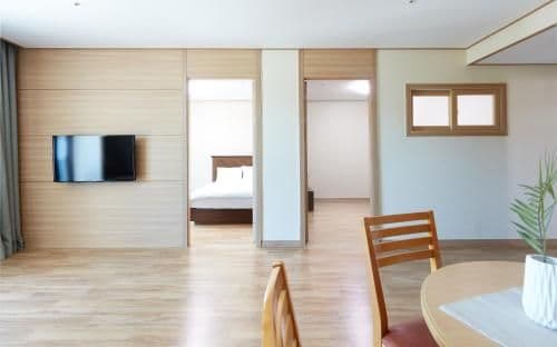 [All Inclusive Winter for 2]Suite Condo-Breakfast, Snow Village, Blue Canyon, Beginner ski lesson&Lift