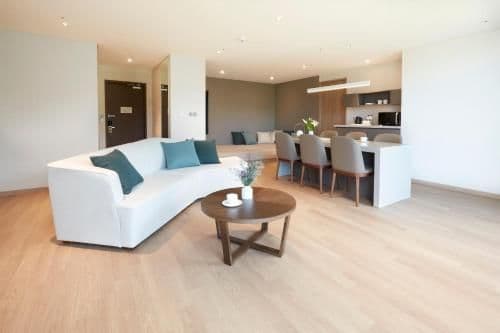 [Pet Friendly] Sky Royal (High Floor, Air-dresser, Free Mini bar)