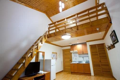 Large Family Room (8 Adults)