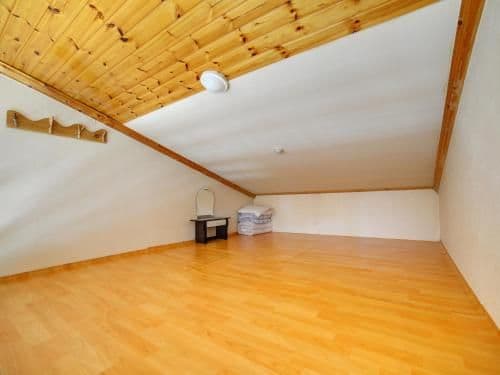 Large Family Room (8 Adults)