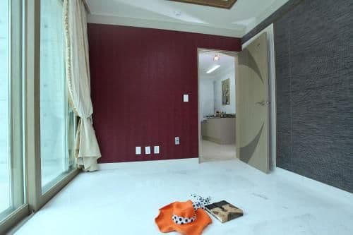 Family Room with Garden View