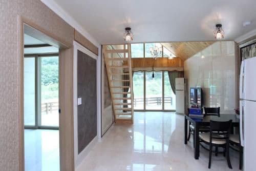 Family Room with Garden View