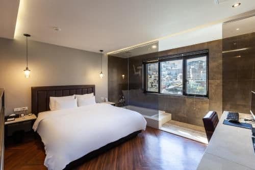 Deluxe King Room