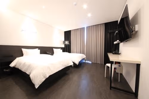Deluxe Double or Twin Room