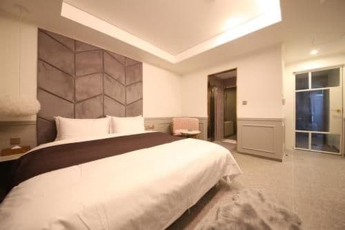 Deluxe Double Room with Bath