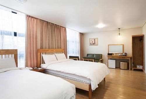 Deluxe Family Room