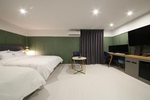 Deluxe Twin Room