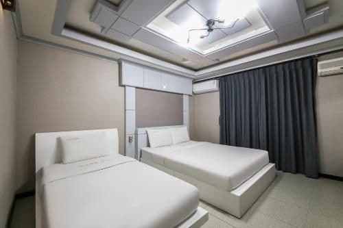 Deluxe Twin Room with Sea View