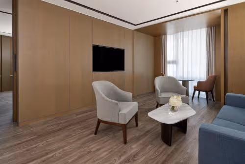 Executive Suite with M Club lounge access, 1 King, Sofa bed