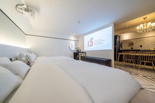 Deluxe Family Room