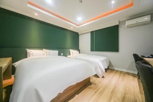 Standard Twin Room