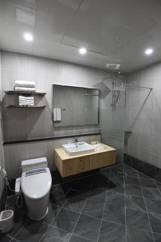 Suite with Mountain View