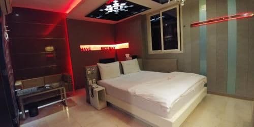 Queen Room with Spa Bath