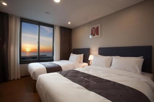 Deluxe Twin Room with Sea View