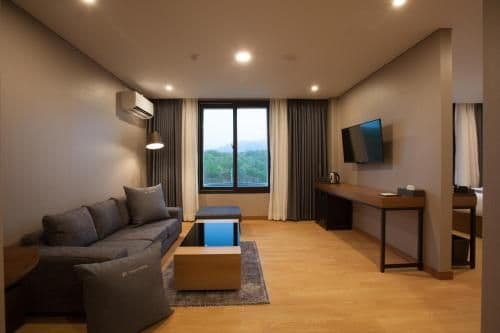 Suite with Mountain View