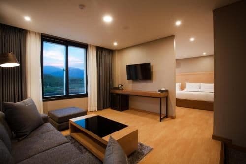 Suite with Mountain View
